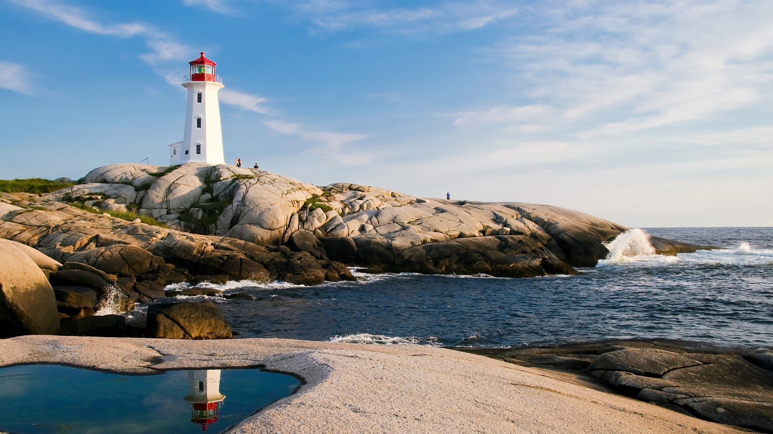 lighthouse-1872998 - 2000x1125